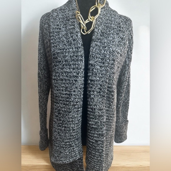 Brand: Express, black/white knitted sweater, size: L - Picture 2 of 10